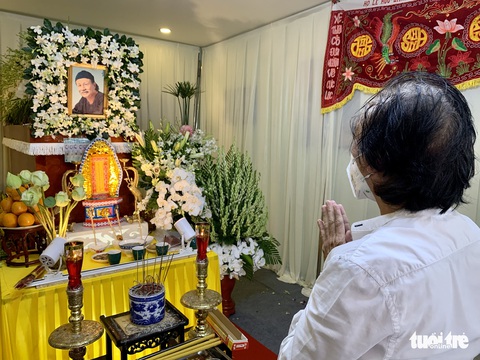 Tiễn đưa đạo diễn Lê Cung Bắc: Người buồn, đất trời cũng buồn theo - Ảnh 1. Tiễn đưa đạo diễn Lê Cung Bắc: Người buồn, đất trời cũng buồn theo - Ảnh 1.