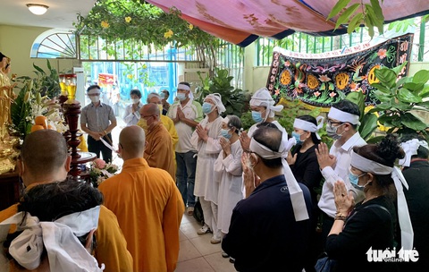 Tiễn đưa đạo diễn Lê Cung Bắc: Người buồn, đất trời cũng buồn theo - Ảnh 5. Tiễn đưa đạo diễn Lê Cung Bắc: Người buồn, đất trời cũng buồn theo - Ảnh 5.