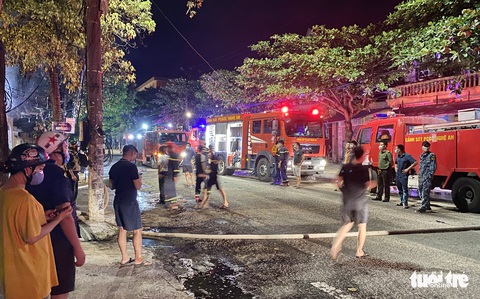 Dân đang xem Euro nghe tiếng nổ, phòng trà lớn cháy dữ dội, phát hiện 6 người chết - Ảnh 6. Dân đang xem Euro nghe tiếng nổ, phòng trà lớn cháy dữ dội, phát hiện 6 người chết - Ảnh 6.