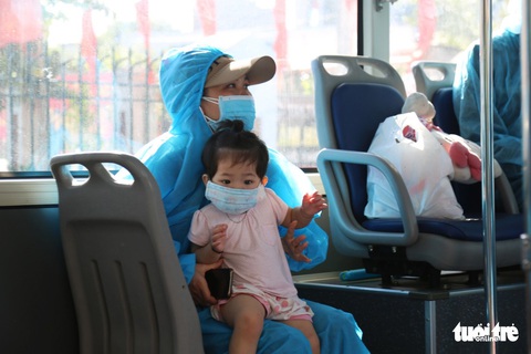 Hà Nội đón gần 300 công nhân từ ‘lõi dịch’ Bắc Giang về dù vẫn còn dịch - Ảnh 1. Hà Nội đón gần 300 công nhân từ ‘lõi dịch’ Bắc Giang về dù vẫn còn dịch - Ảnh 1.