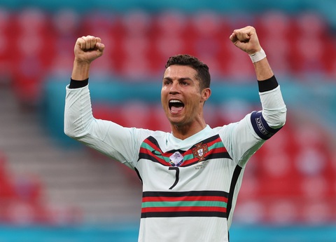 Lập cú đúp, Ronaldo đi vào lịch sử Euro - Ảnh 3. Lập cú đúp, Ronaldo đi vào lịch sử Euro - Ảnh 3.