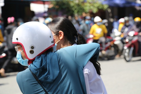 Thí sinh Đà Nẵng ‘than trời’ vì đề toán khó - Ảnh 3. Thí sinh Đà Nẵng ‘than trời’ vì đề toán khó - Ảnh 3.