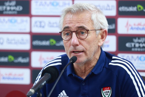 HLV Bert Van Marwijk: ‘Thắng Việt Nam là trận hay nhất của UAE’ - Ảnh 1. HLV Bert Van Marwijk: ‘Thắng Việt Nam là trận hay nhất của UAE’ - Ảnh 1.