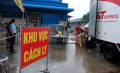 Thêm nhiều nhà máy bị phong tỏa, công nhân lên mạng động viên nhau - Ảnh 2. Thêm nhiều nhà máy bị phong tỏa, công nhân lên mạng động viên nhau - Ảnh 2.