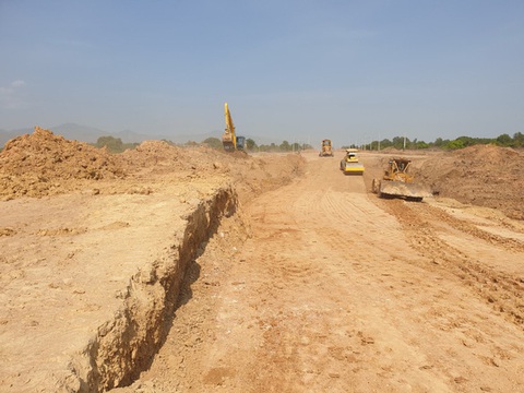 Áp dụng cơ chế đặc thù để sớm đủ đất làm đường cao tốc Bắc - Nam - Ảnh 1. Áp dụng cơ chế đặc thù để sớm đủ đất làm đường cao tốc Bắc - Nam - Ảnh 1.