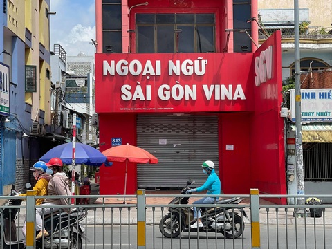 Trung tâm ngoại ngữ Sài Gòn Vina nợ lương giáo viên gần 2 năm - Ảnh 1. Trung tâm ngoại ngữ Sài Gòn Vina nợ lương giáo viên gần 2 năm - Ảnh 1.
