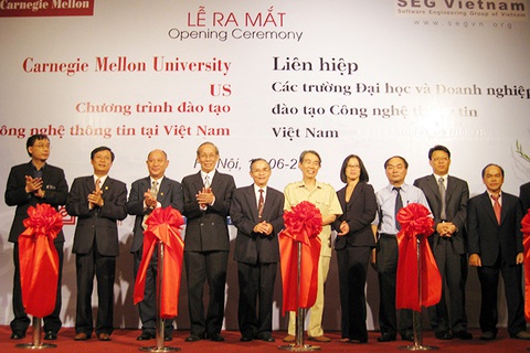 Ngành khoa học máy tính và kỹ thuật máy tính của ĐH Duy Tân nằm trong Top 301 - 400 thế giới - Ảnh 2. Ngành khoa học máy tính và kỹ thuật máy tính của ĐH Duy Tân nằm trong Top 301 - 400 thế giới - Ảnh 2.