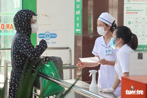 Hai bệnh viện TP Vinh tạm dừng đón bệnh nhân sau ca COVID-19 chưa rõ nguồn lây - Ảnh 1. Hai bệnh viện TP Vinh tạm dừng đón bệnh nhân sau ca COVID-19 chưa rõ nguồn lây - Ảnh 1.