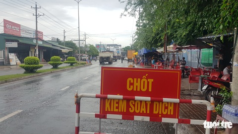 An Giang lập 61 tổ, chốt kiểm soát cả xe máy vào các cửa ngõ để phòng dịch - Ảnh 1. An Giang lập 61 tổ, chốt kiểm soát cả xe máy vào các cửa ngõ để phòng dịch - Ảnh 1.