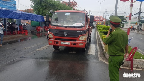 An Giang lập 61 tổ, chốt kiểm soát cả xe máy vào các cửa ngõ để phòng dịch - Ảnh 2. An Giang lập 61 tổ, chốt kiểm soát cả xe máy vào các cửa ngõ để phòng dịch - Ảnh 2.