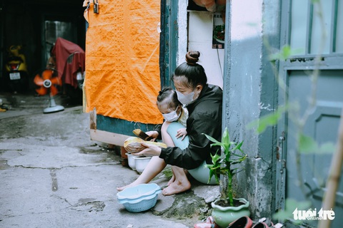 Người Sài Gòn giãn cách, không giãn lòng - Ảnh 6. Người Sài Gòn giãn cách, không giãn lòng - Ảnh 6.