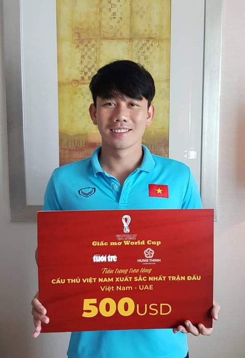 Minh Vương nhận danh hiệu cầu thủ xuất sắc nhất trận Việt Nam - UAE tại Dubai - Ảnh 1. Minh Vương nhận danh hiệu cầu thủ xuất sắc nhất trận Việt Nam - UAE tại Dubai - Ảnh 1.