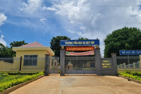 Xác minh vụ học sinh nghèo bị giam học bạ vì nợ 550.000 đồng tiền quỹ - Ảnh 1. Xác minh vụ học sinh nghèo bị giam học bạ vì nợ 550.000 đồng tiền quỹ - Ảnh 1.