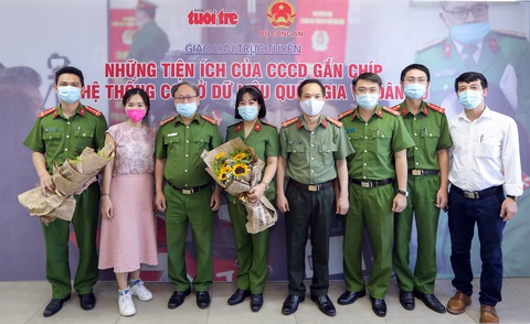 Bộ Công an giải đáp trực tuyến: Những tiện ích khi bỏ sổ hộ khẩu giấy và dùng căn cước gắn chip - Ảnh 2. Bộ Công an giải đáp trực tuyến: Những tiện ích khi bỏ sổ hộ khẩu giấy và dùng căn cước gắn chip - Ảnh 2.