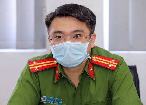 Bộ Công an giải đáp trực tuyến: Những tiện ích khi bỏ sổ hộ khẩu giấy và dùng căn cước gắn chip - Ảnh 4. Bộ Công an giải đáp trực tuyến: Những tiện ích khi bỏ sổ hộ khẩu giấy và dùng căn cước gắn chip - Ảnh 4.