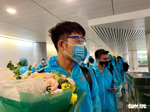 Đội tuyển Việt Nam đã về đến TP.HCM - Ảnh 7. Đội tuyển Việt Nam đã về đến TP.HCM - Ảnh 7.