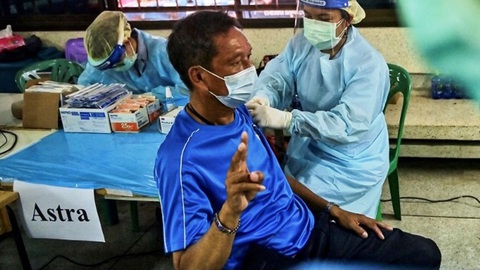 Người nước ngoài cư trú dài hạn tại Thái Lan sẽ phải mua bảo hiểm COVID-19 - Ảnh 1. Người nước ngoài cư trú dài hạn tại Thái Lan sẽ phải mua bảo hiểm COVID-19 - Ảnh 1.