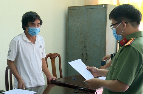 Khởi tố 3 người dùng sà lan đưa người từ Campuchia về trái phép - Ảnh 2. Khởi tố 3 người dùng sà lan đưa người từ Campuchia về trái phép - Ảnh 2.