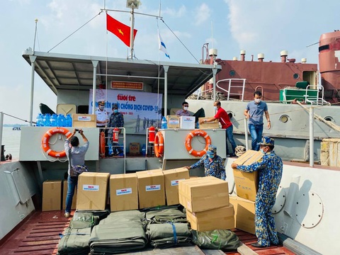 Chương trình Cùng biên giới chống dịch COVID-19 đến với cán bộ, chiến sĩ Vùng 5 hải quân - Ảnh 3. Chương trình Cùng biên giới chống dịch COVID-19 đến với cán bộ, chiến sĩ Vùng 5 hải quân - Ảnh 3.