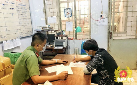 Lên mạng nói xấu tổ làm căn cước công dân, thanh niên nhận phạt 7,5 triệu đồng - Ảnh 1. Lên mạng nói xấu tổ làm căn cước công dân, thanh niên nhận phạt 7,5 triệu đồng - Ảnh 1.