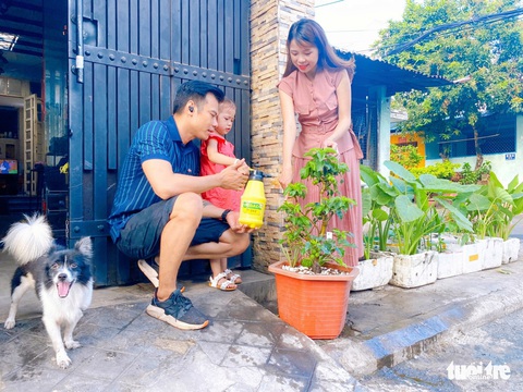 Cây táo xanh tươi gắn kết tình người nơi cách ly giữa Sài Gòn - Ảnh 1. Cây táo xanh tươi gắn kết tình người nơi cách ly giữa Sài Gòn - Ảnh 1.