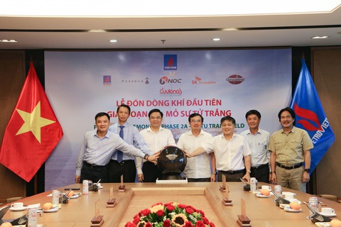 Đón dòng khí đầu tiên giai đoạn 2 của mỏ Sư Tử Trắng - Ảnh 1. Đón dòng khí đầu tiên giai đoạn 2 của mỏ Sư Tử Trắng - Ảnh 1.