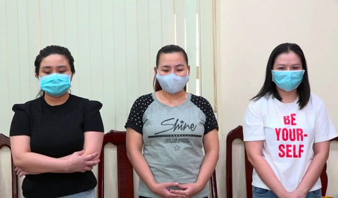 Bắt 3 nữ quái mở phòng công chứng giả lừa đảo chiếm đoạt tiền của người mua đất - Ảnh 1. Bắt 3 nữ quái mở phòng công chứng giả lừa đảo chiếm đoạt tiền của người mua đất - Ảnh 1.