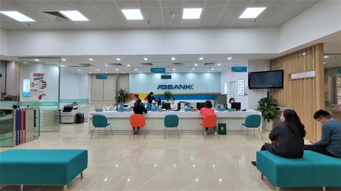 Trải nghiệm dịch vụ khách hàng thân thiện tại ABBANK - Ảnh 1. Trải nghiệm dịch vụ khách hàng thân thiện tại ABBANK - Ảnh 1.