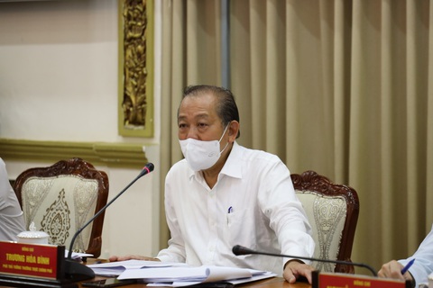 Chủ tịch Nguyễn Thành Phong: Siết chặt, nâng cao mức độ chống dịch là phù hợp với tình hình - Ảnh 2. Chủ tịch Nguyễn Thành Phong: Siết chặt, nâng cao mức độ chống dịch là phù hợp với tình hình - Ảnh 2.