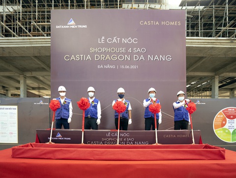 Cất nóc chuỗi shophouse 4 sao Castia Dragon Tây Bắc Đà Nẵng - Ảnh 1. Cất nóc chuỗi shophouse 4 sao Castia Dragon Tây Bắc Đà Nẵng - Ảnh 1.