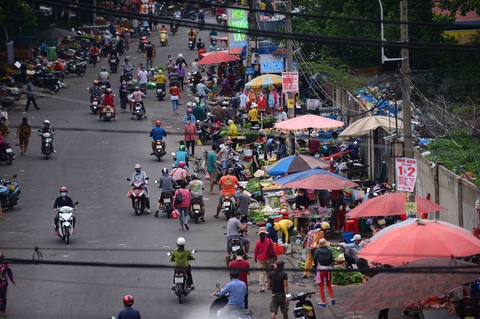 TP.HCM chưa giãn cách theo chỉ thị 16, chỉ phong tỏa 6 khu phố - Ảnh 2. TP.HCM chưa giãn cách theo chỉ thị 16, chỉ phong tỏa 6 khu phố - Ảnh 2.