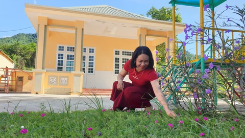 Cô giáo hiến 1.000m2 đất xây trường - Ảnh 1. Cô giáo hiến 1.000m2 đất xây trường - Ảnh 1.