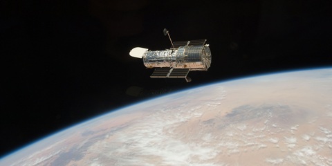 Mắt thần của Trái Đất, kính viễn vọng Hubble, bị sự cố phải ngừng hoạt động - Ảnh 1. Mắt thần của Trái Đất, kính viễn vọng Hubble, bị sự cố phải ngừng hoạt động - Ảnh 1.