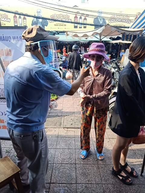 Hàng hóa ở TP.HCM vẫn dồi dào, giá cả ổn định - Ảnh 4. Hàng hóa ở TP.HCM vẫn dồi dào, giá cả ổn định - Ảnh 4.