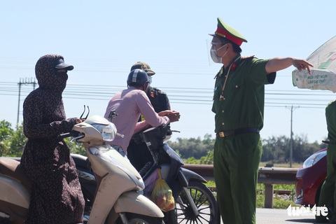Chở hàng hóa vào thành phố Vinh, tài xế lo bị cách ly 21 ngày - Ảnh 9. Chở hàng hóa vào thành phố Vinh, tài xế lo bị cách ly 21 ngày - Ảnh 9.