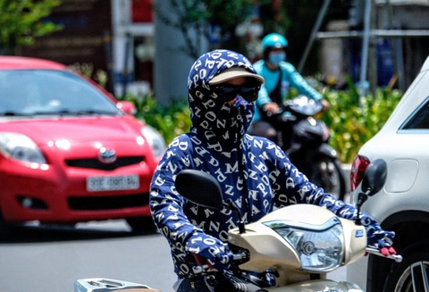 Bắc Bộ và Trung Bộ nắng nóng 40 độ C trong hai ngày cuối tuần - Ảnh 1. Bắc Bộ và Trung Bộ nắng nóng 40 độ C trong hai ngày cuối tuần - Ảnh 1.