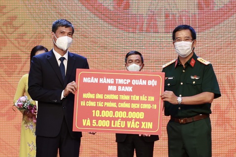 MB góp thêm 10 tỉ đồng cùng Hà Nội chiến thắng COVID-19 - Ảnh 1. MB góp thêm 10 tỉ đồng cùng Hà Nội chiến thắng COVID-19 - Ảnh 1.