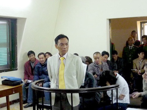 NÓNG: Bộ Công an bắt con rể cựu chủ tịch vụ 43ha đất vàng tại Bình Dương - Ảnh 1. NÓNG: Bộ Công an bắt con rể cựu chủ tịch vụ 43ha đất vàng tại Bình Dương - Ảnh 1.