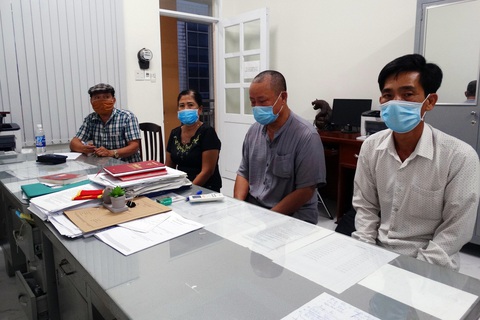 Khởi tố người dùng thẻ công vụ đặc biệt để gặp 5 người Trung Quốc đang cách ly - Ảnh 1. Khởi tố người dùng thẻ công vụ đặc biệt để gặp 5 người Trung Quốc đang cách ly - Ảnh 1.