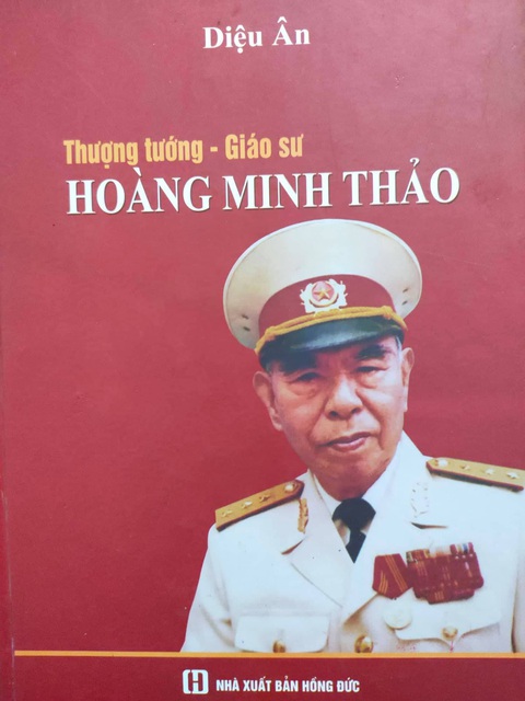 Sách kỷ niệm 100 năm sinh Thượng tướng Hoàng Minh Thảo vấp nhiều sai sót - Ảnh 1. Sách kỷ niệm 100 năm sinh Thượng tướng Hoàng Minh Thảo vấp nhiều sai sót - Ảnh 1.
