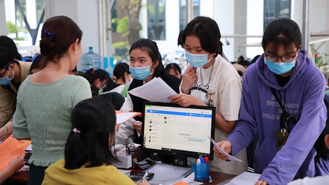 Nhiều đại học thay đổi hình thức nhận hồ sơ đăng ký xét tuyển - Ảnh 1. Nhiều đại học thay đổi hình thức nhận hồ sơ đăng ký xét tuyển - Ảnh 1.