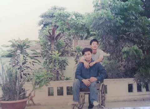 Sân trường kỷ niệm - Kỳ 8: Cái đập vai nhớ đời trên sân trường - Ảnh 1. Sân trường kỷ niệm - Kỳ 8: Cái đập vai nhớ đời trên sân trường - Ảnh 1.