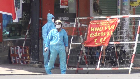 3 khu phố phong tỏa tại Bình Tân: Không ai đến nhà ai, không cho ai vào nhà mình - Ảnh 4. 3 khu phố phong tỏa tại Bình Tân: Không ai đến nhà ai, không cho ai vào nhà mình - Ảnh 4.