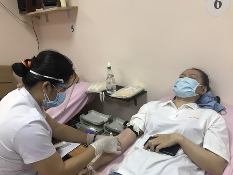 Rất cần người dân hiến máu trong mùa dịch - Ảnh 1. Rất cần người dân hiến máu trong mùa dịch - Ảnh 1.