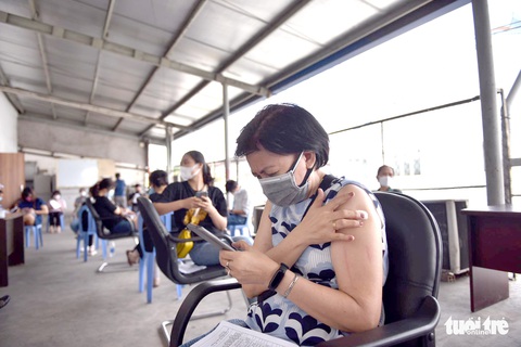 Hàng ngàn công nhân TP.HCM tiêm vắc xin COVID-19 trong ngày chủ nhật - Ảnh 9. Hàng ngàn công nhân TP.HCM tiêm vắc xin COVID-19 trong ngày chủ nhật - Ảnh 9.