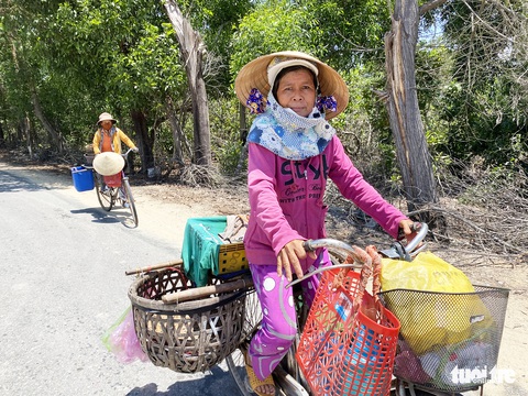 Người miền Trung trân mình dưới nắng nóng kinh hoàng - Ảnh 4. Người miền Trung trân mình dưới nắng nóng kinh hoàng - Ảnh 4.