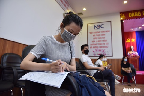 Hàng ngàn công nhân TP.HCM tiêm vắc xin COVID-19 trong ngày chủ nhật - Ảnh 4. Hàng ngàn công nhân TP.HCM tiêm vắc xin COVID-19 trong ngày chủ nhật - Ảnh 4.