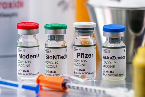 Kết hợp vắc xin COVID-19 của AstraZeneca và Pfizer cho hiệu quả tốt - Ảnh 1. Kết hợp vắc xin COVID-19 của AstraZeneca và Pfizer cho hiệu quả tốt - Ảnh 1.