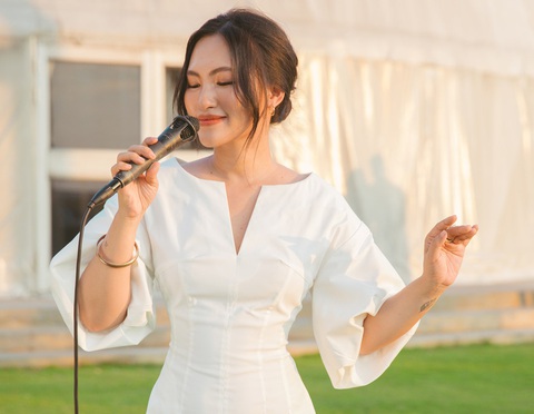 Uyên Linh, Nguyên Hà, Hoàng Quyên và gương mặt khác của một ca sĩ - Ảnh 4. Uyên Linh, Nguyên Hà, Hoàng Quyên và gương mặt khác của một ca sĩ - Ảnh 4.