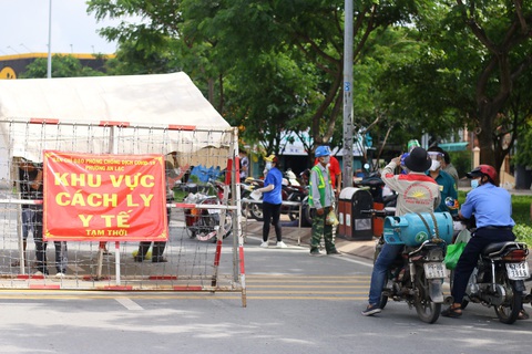 Nội bất xuất, ngoại bất nhập tại 6 điểm phong tỏa ở TP.HCM - Ảnh 2. Nội bất xuất, ngoại bất nhập tại 6 điểm phong tỏa ở TP.HCM - Ảnh 2.